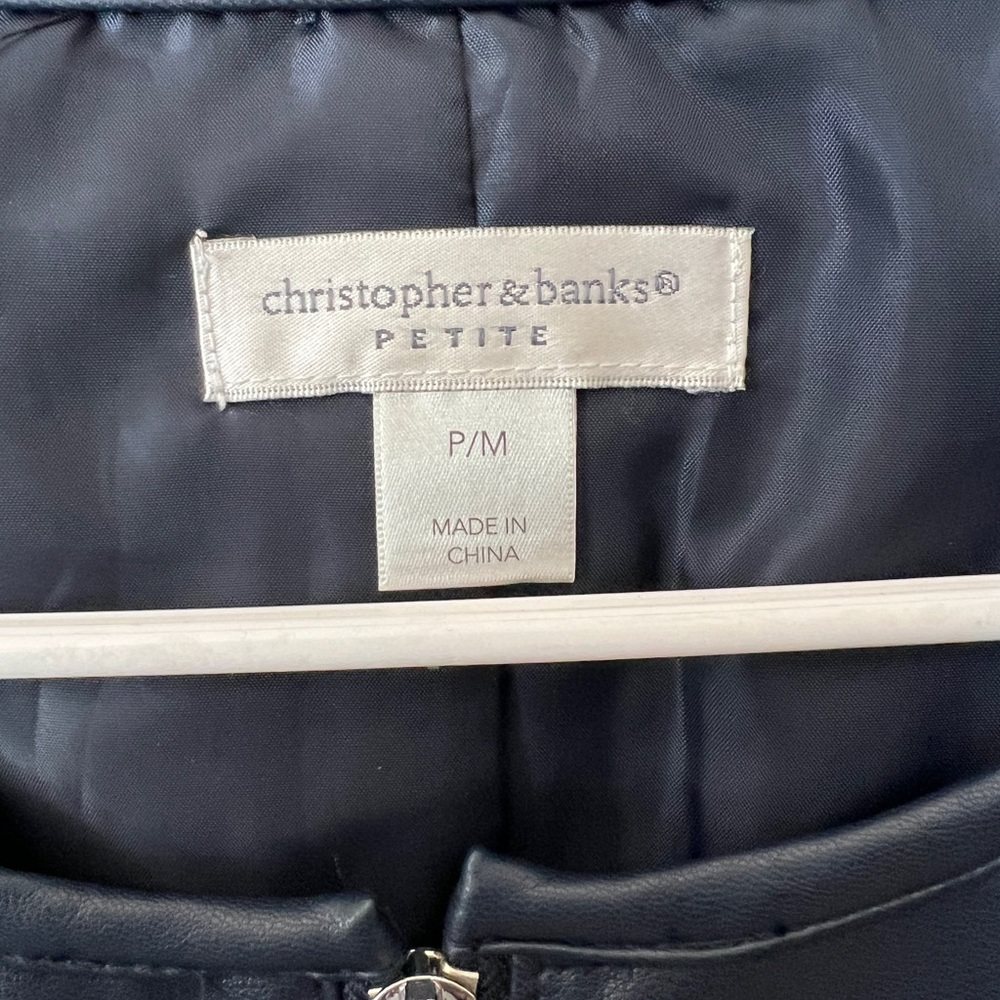 Beautiful jacket - Picture 3 of 5